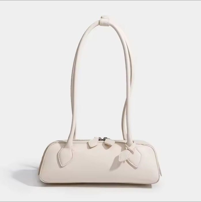 Кожена чанта в бежово