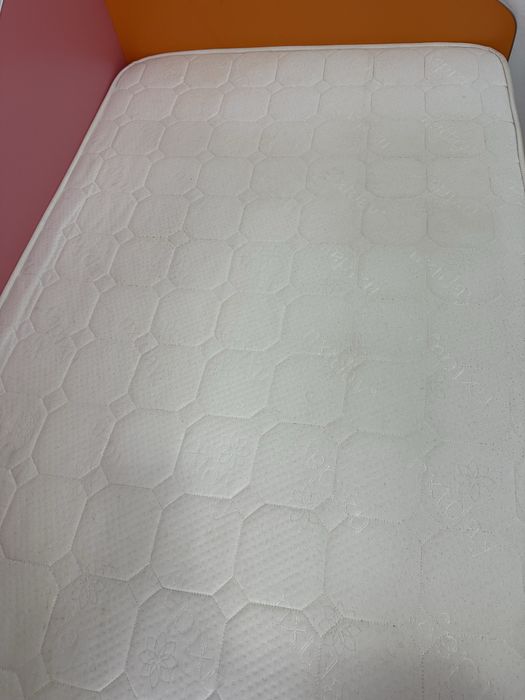 Pat cu saltea in stare excelenta