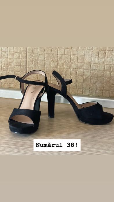 Sandale cu toc purtate doar o data