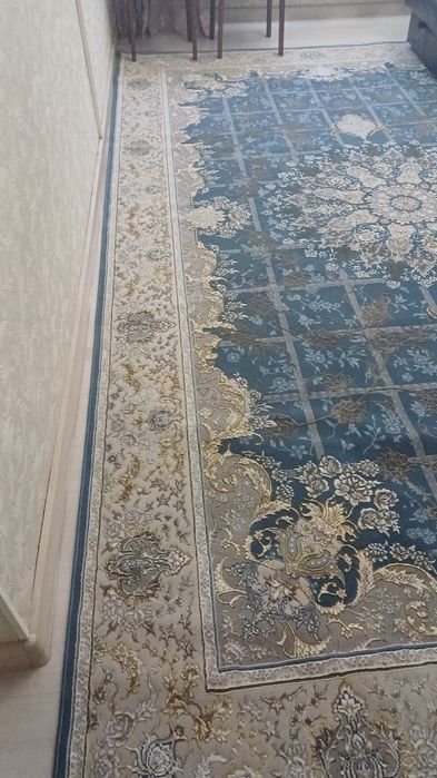 Продам ковер новый.