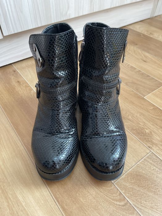 Зимние ботинки женские.