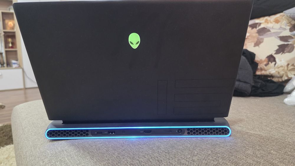 Alienware R5 Gaming Laptop