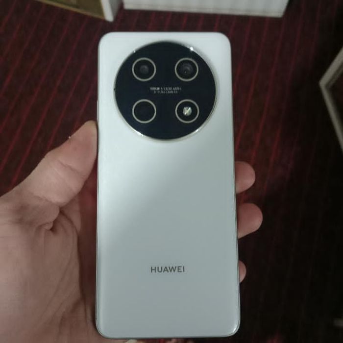 Huawei Nova 13 i