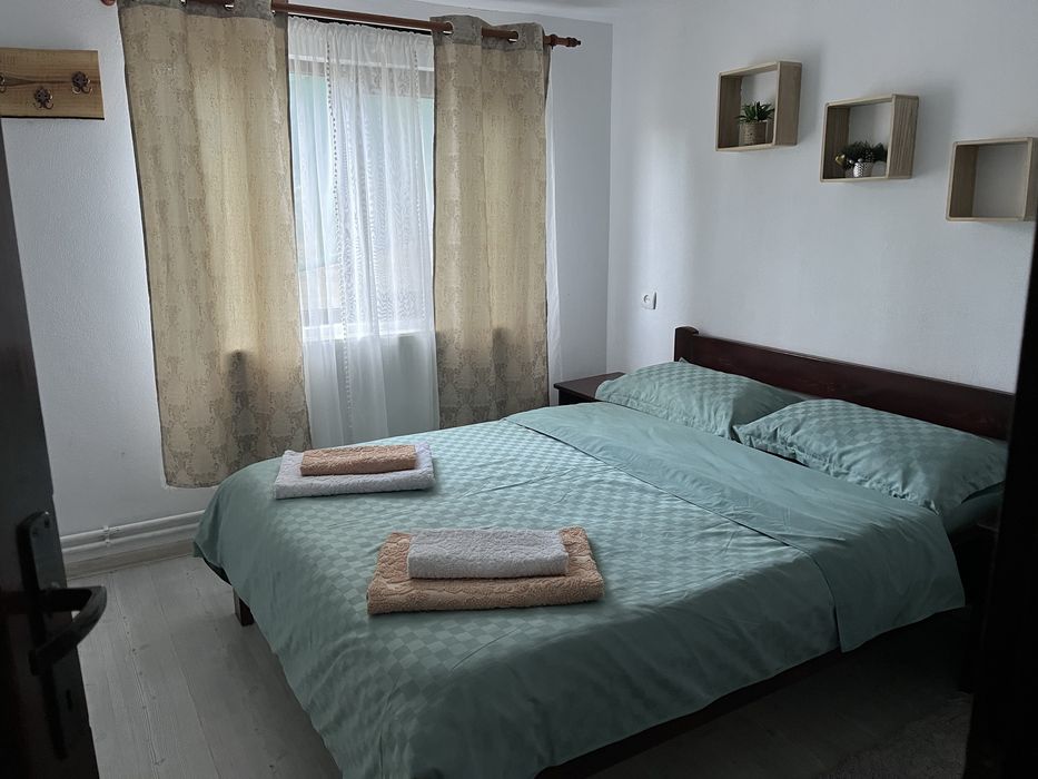 Inchiriez Cabana la Colibita