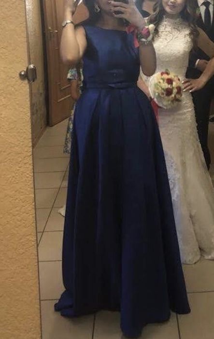 Продам платьев