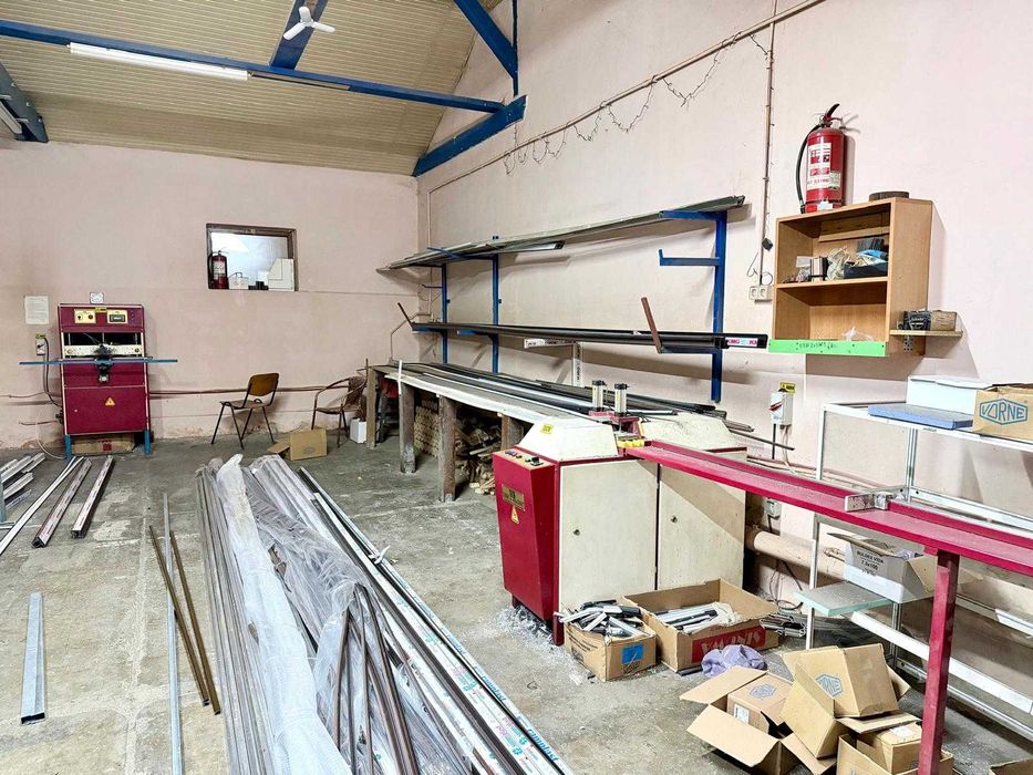 Inchiriez atelier tamplarie PVC