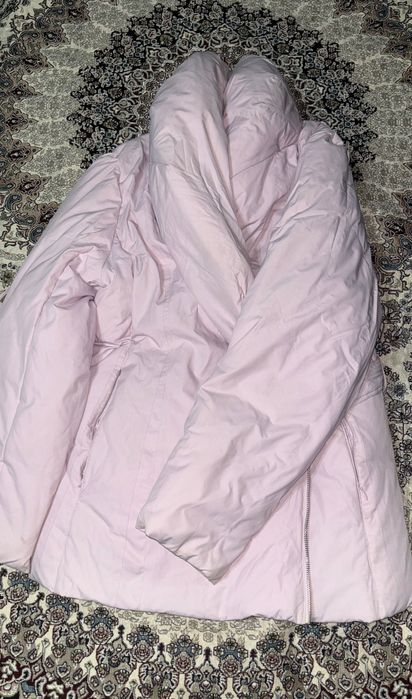Розовая дутая куртка