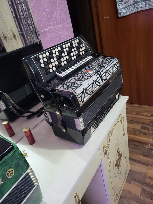 Продам баян Балкарола