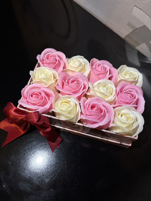 Cutie cu trandafiri de sapun