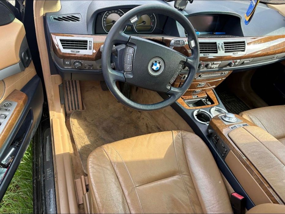 Продава се BMW 745i 2007година