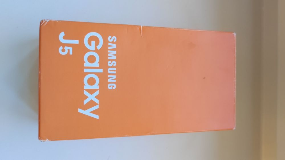 Продам на запчасти телефон Galaxy J5
