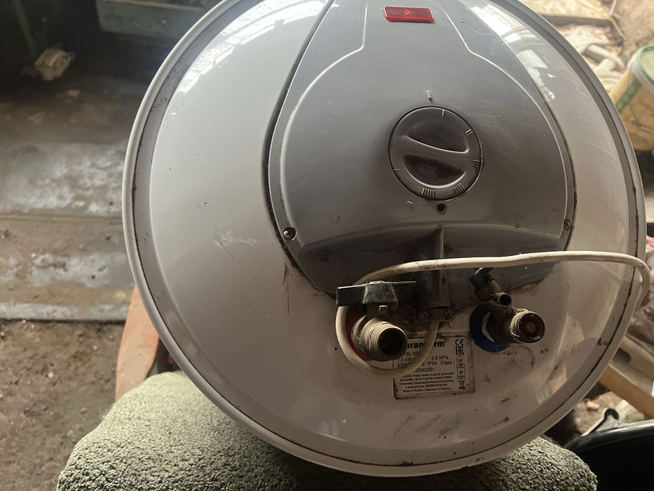 Бойлер аристон работает