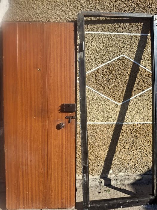 Продам железную дверь