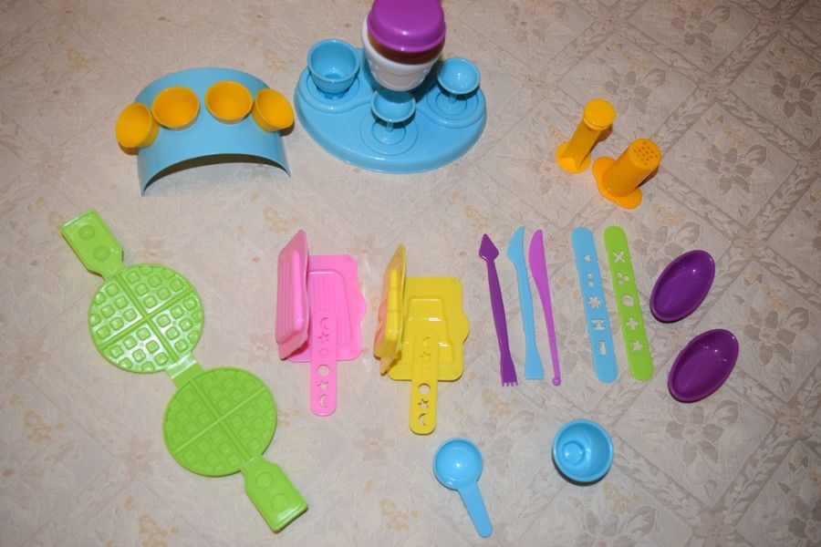 Masina de facut inghetata din plastilina - joc pentru copii