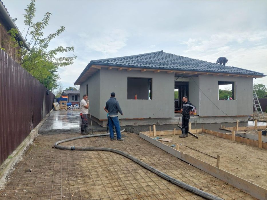 Executam case modulare pe structura metalica