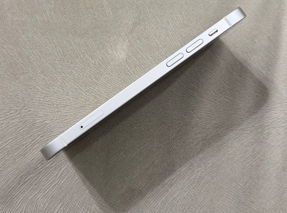 Iphone 12 cu piese originale si nimic schimbat la el