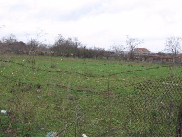 Дворно място в с.Божурец/Каварна/