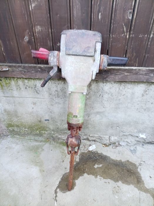 Ciocan demolator Bosch defect