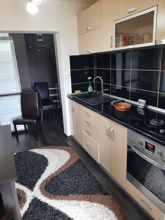 Inchiriez apartament