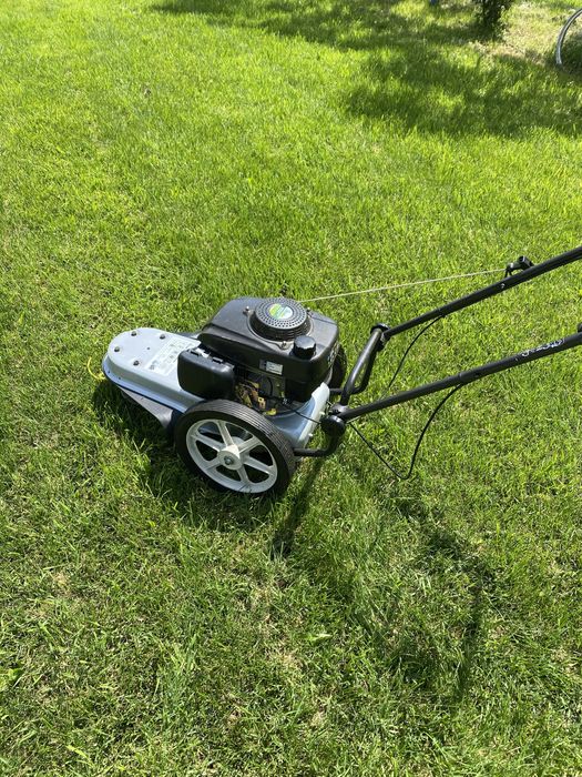 Masina tuns iarba inalta