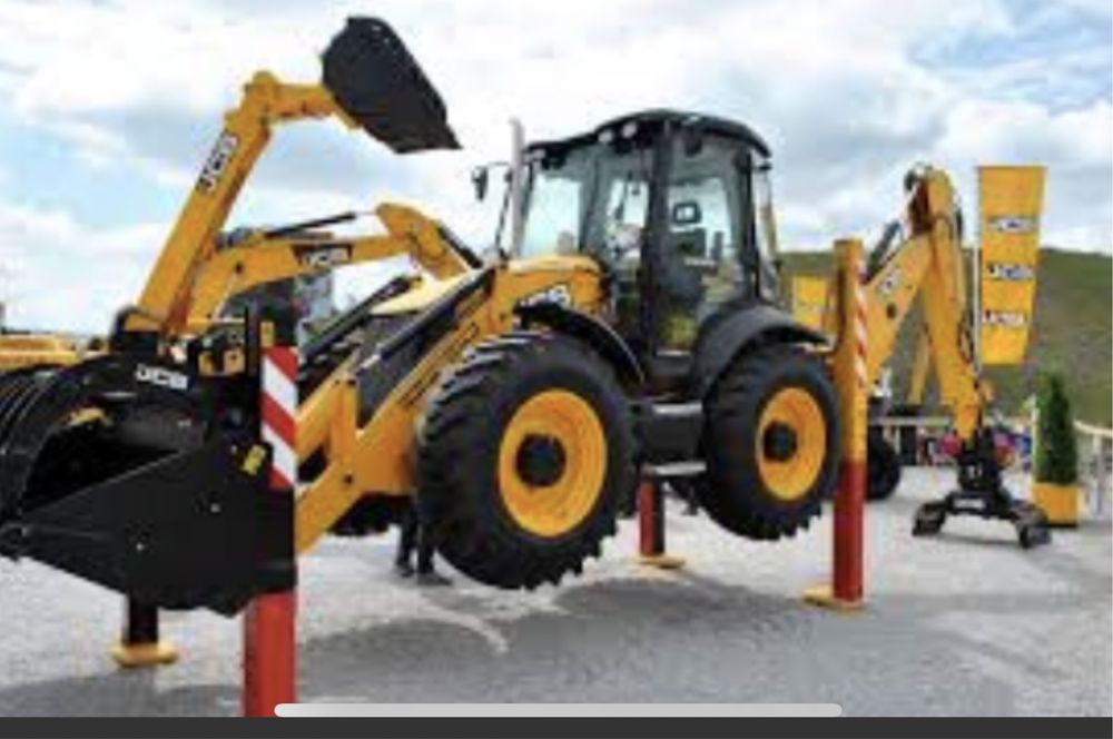 Экскаватор многофункциональный  3 в 1