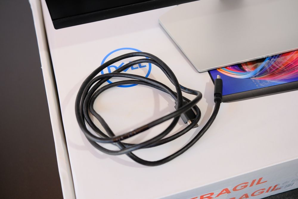 Monitor Dell S2421H 24" IPS Full HD - Boxe integrate - Design Modern