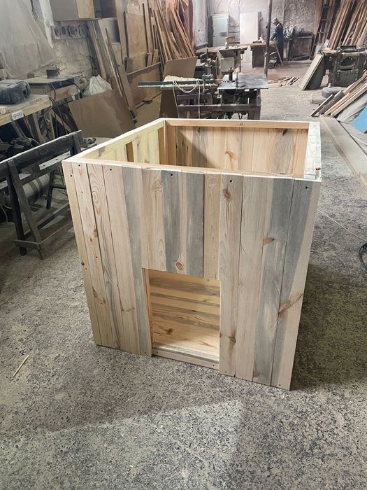 Будка для собаки  средних размеров