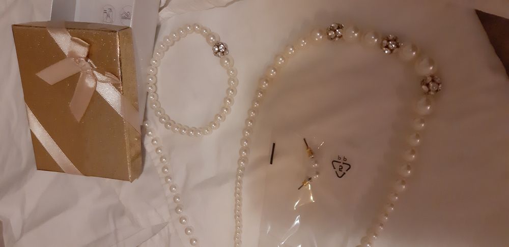 Комплект Avon Gabby Pearl в подаръчна кутийка