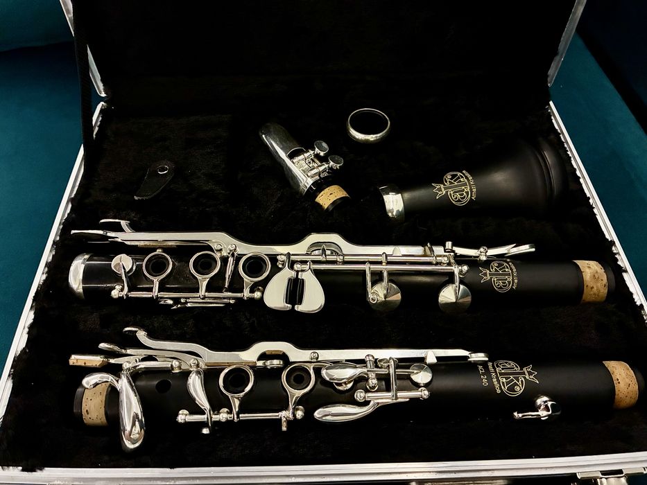 СОЛ КЛАРИНЕТ AMATI KRASLICE  ACL 240 Обърнат горна и долна част на бьом пт майстора Самир Саидов.