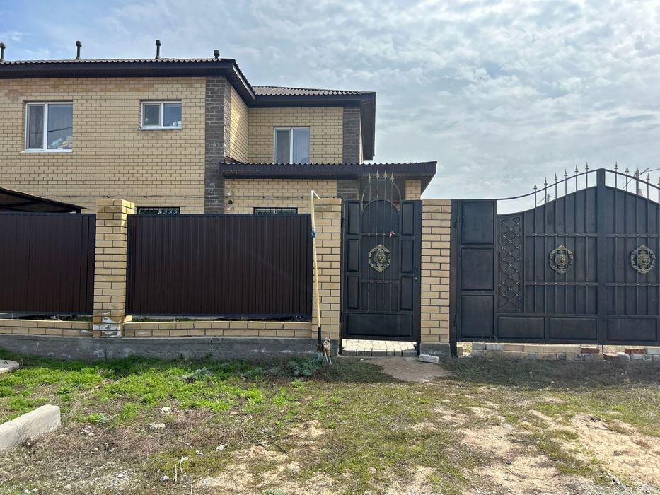 Продам дом в коттеджном городке.