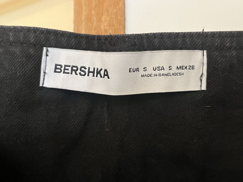 BERSHKA Къса пола - невероятна