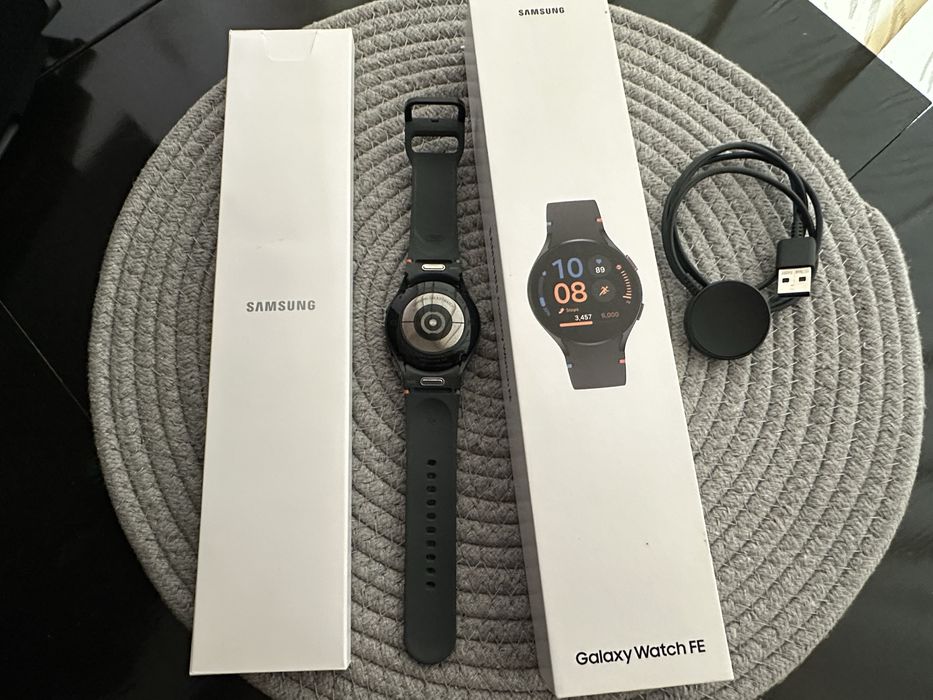 Samsung Galaxy Watch FE в отлично състояние / пълен комплект