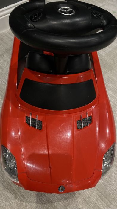 Пррдам машинку толокар новая