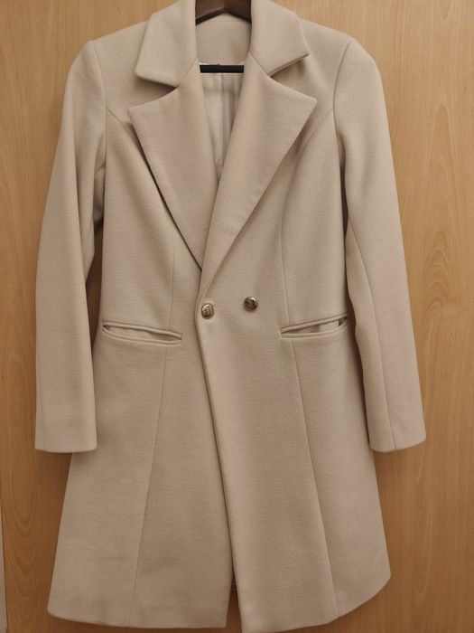 Бяло, ново палто