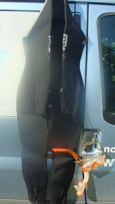 водолазен неопренов костюм