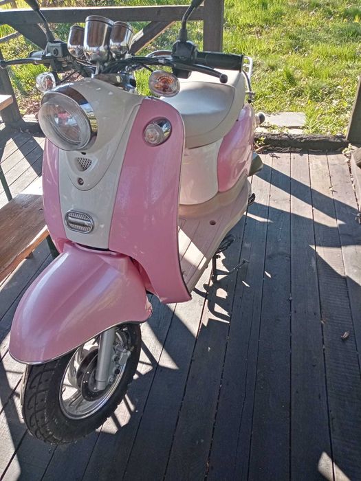Vand scuter 50 cc4t  aproape nou - rulaj 150 km