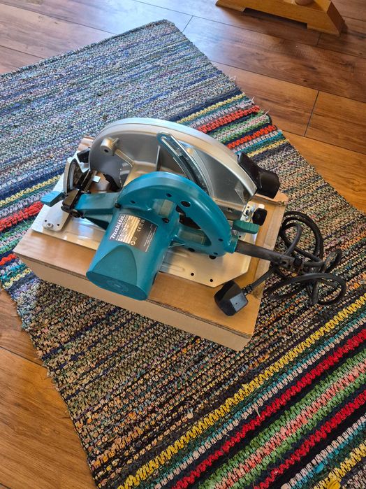 ПродавамРъчен циркуляр makita HS0600