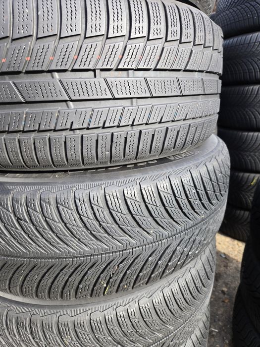 2бр. 225 45 17 Toyo зимни.