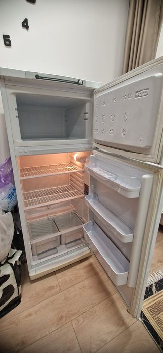 Холодильник Индезит,в отличном состоянии