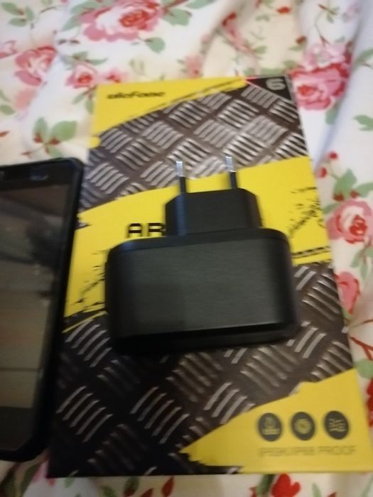 Телефон чисто нов