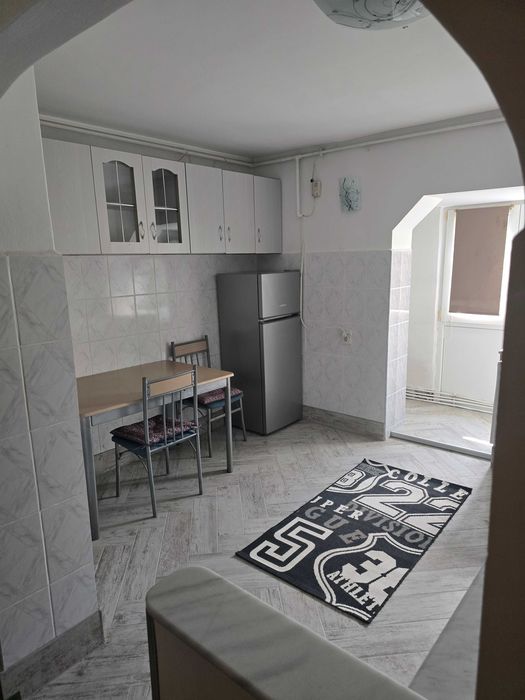 Apartament 2 camere Carpati II, et. 2