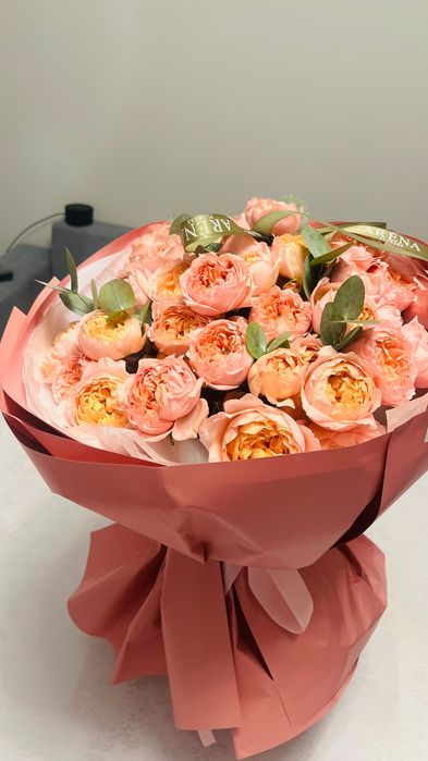 Букеты цветы спрей розы пионы