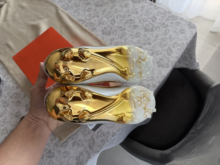 Ghete fotbal Nike Legend Ronaldinho