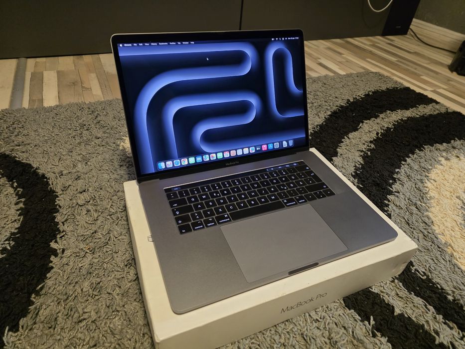 MacBook Pro 15 Touchbar Retina