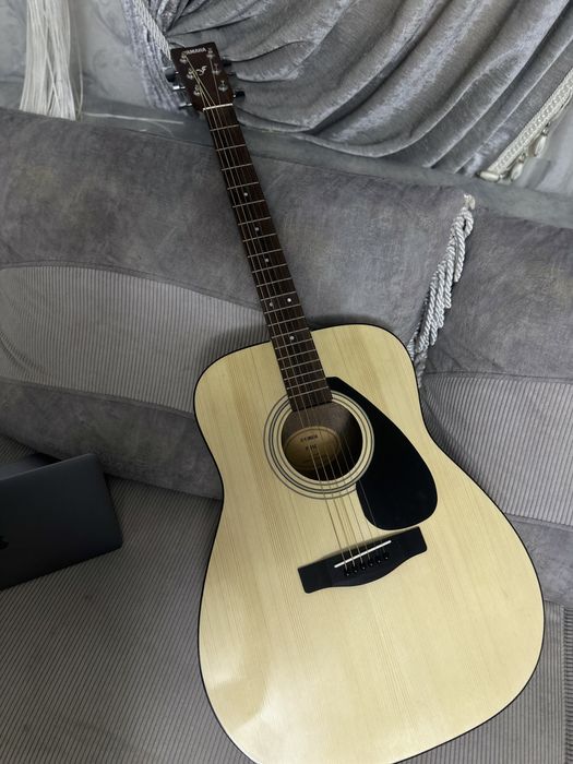 Гитара акустика Почти новый