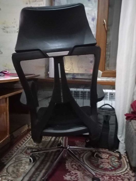 продам сломанное кресло сетчатое от Woodline