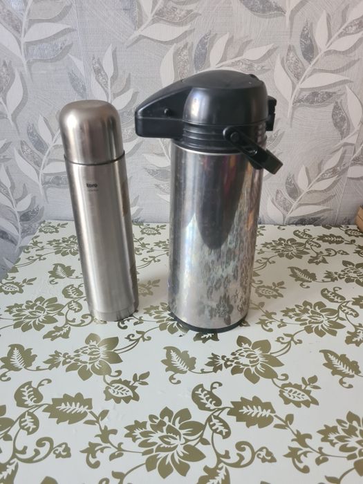 Продам два термоса