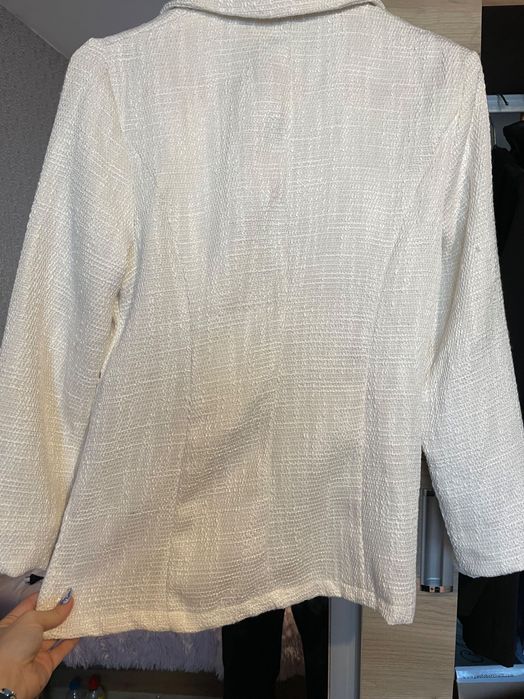 Дамско Бяло късо сако