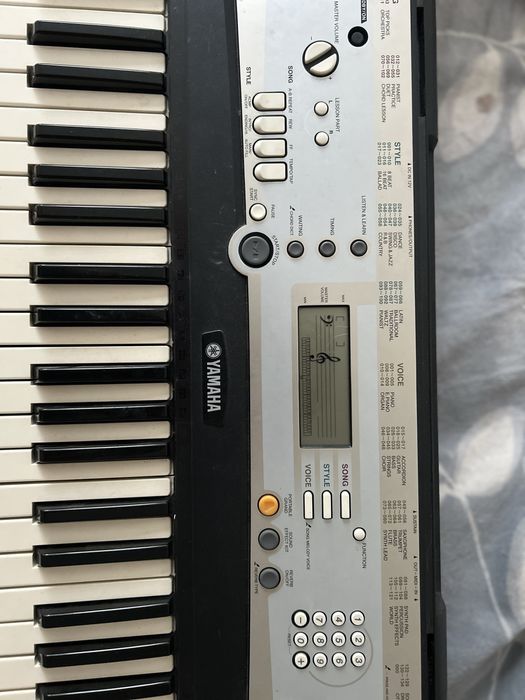 Продам синтезатор yamaha psr e203