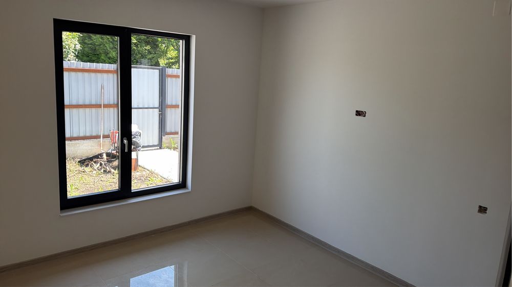 Casa la intrare in satul Costi
